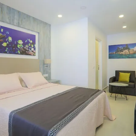 Victoria Suites *
